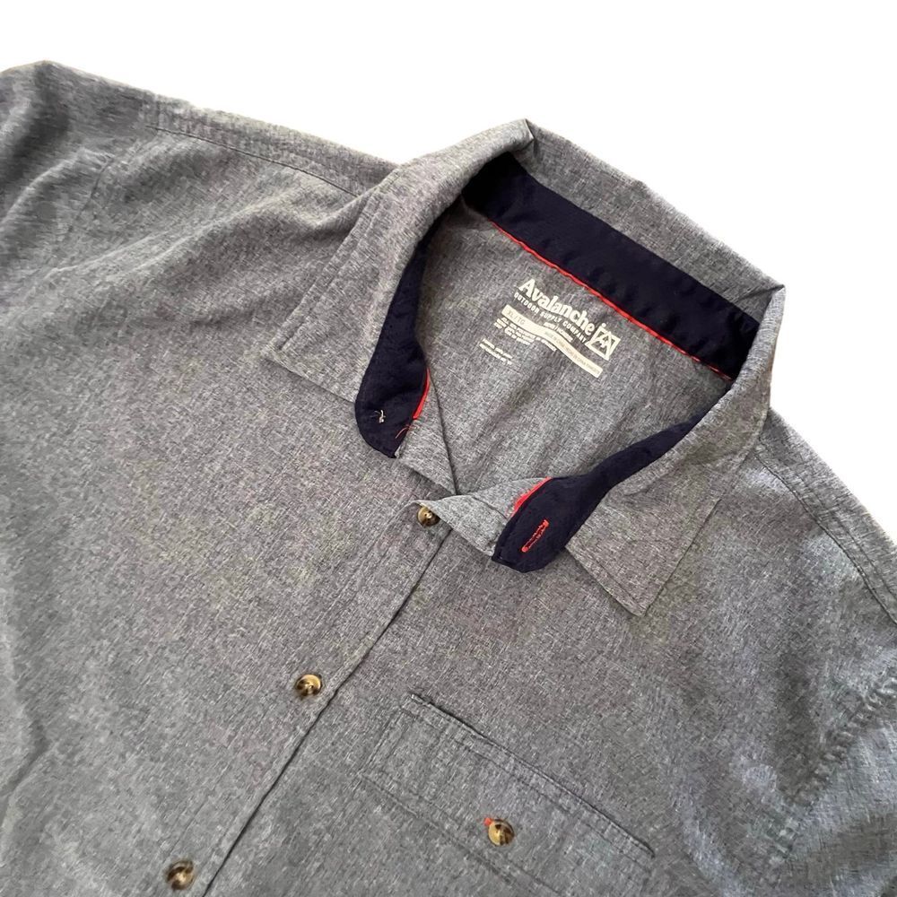 Avalanche Outdoor Supply Co‎ Button Up Men's XL Short Sleeve Blue-ish Gray